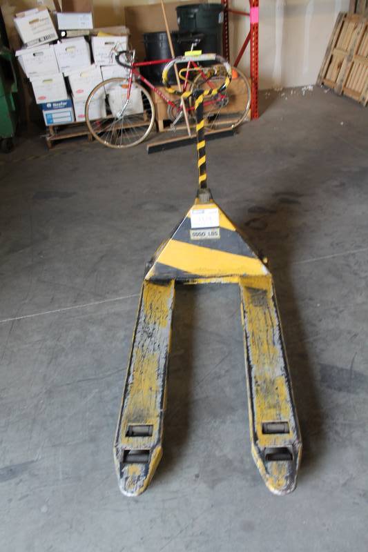 lot 1124 image: Pallet Jack Handjak55 Model 5500lbs Capacity YellowBlack With Handle.