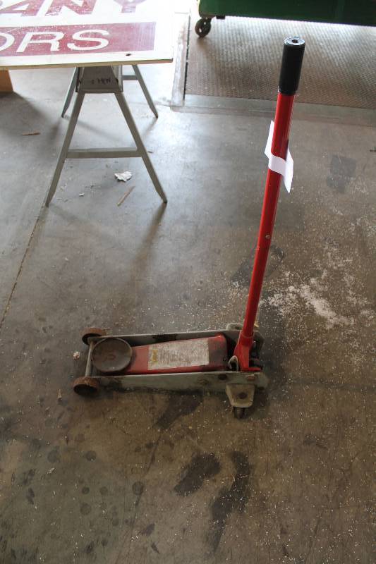 lot 53 image: Laren Hydraulic Jack wPump Bar 2.5 Ton.