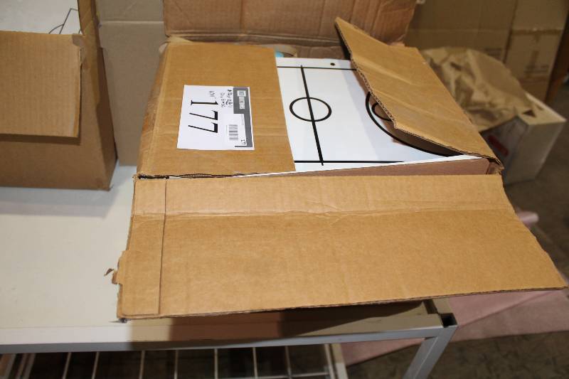 lot 177 image: Box of Play Maker Dry-Erase Hard Plastic Sheets 16 x 11.