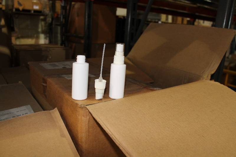 lot 206 image: Pallet of Plastic Spayers wBottle & Screw-On Sprayer.