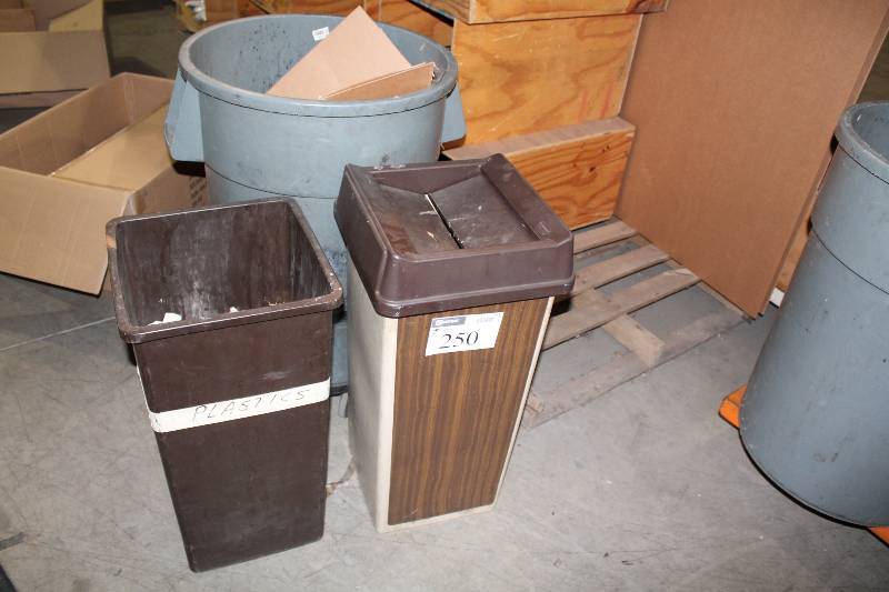 lot 250 image: Lot of (3) Trash Cans Includes Lid (1).