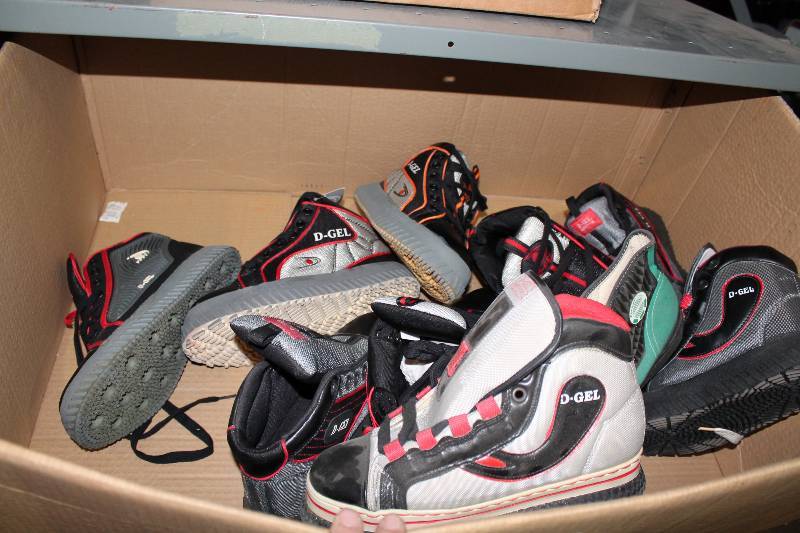 lot 316 image: Box Lot of Miscellaneous Broom Ball Shoes Miscellaneous Sizes Mis-Matched.