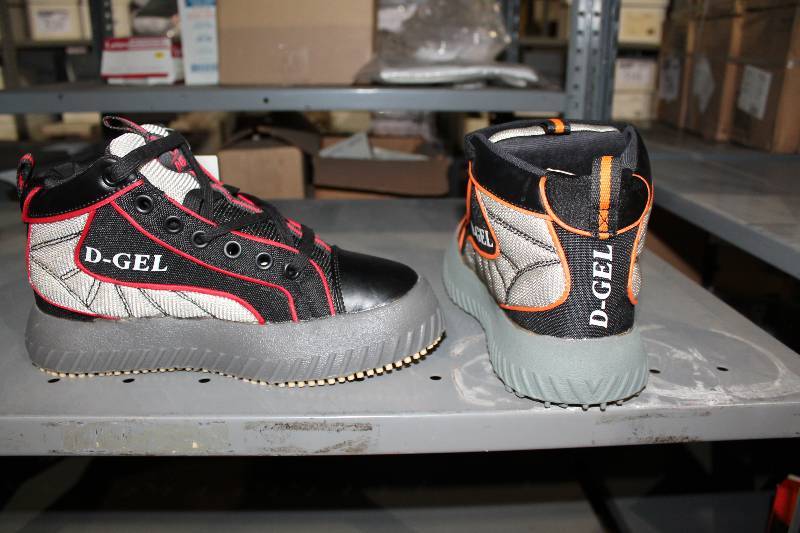 lot 314 image: Pair of  D-Gel Broomball Shoes Slip-Resistant Bottoms BlackGrayRed Size 7 Mis-Matched.