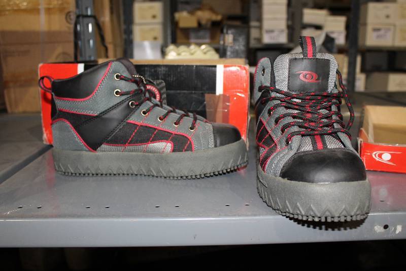 lot 309 image: Pair of D-Gel Broomball Shoes Slip-Resistant Bottoms BlackGrayRed Size 7.