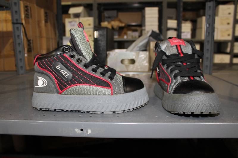 lot 310 image: Pair of D-Gel  Broomball Shoes Slip-Resistant Bottoms BlackGrayRed Size 5.