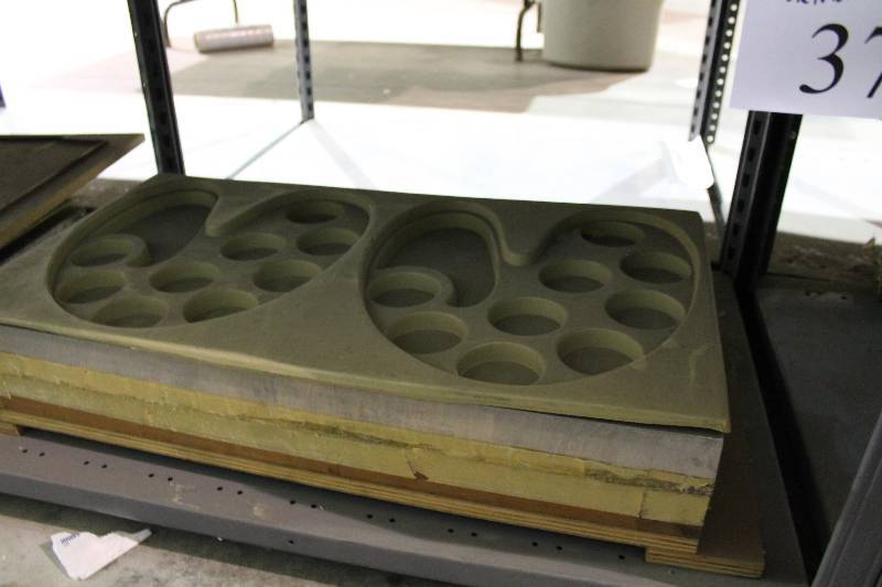 lot 379 image: Shelf Lot of Plastic Paint Tray Molds.