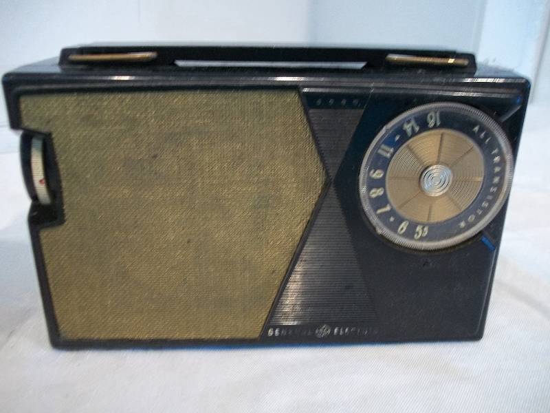 Vintage General Electric Portable Radio with Case