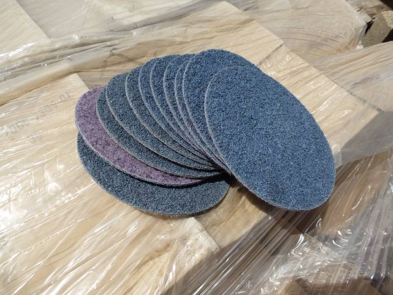 Scotch- Brite Roloc sanding discs