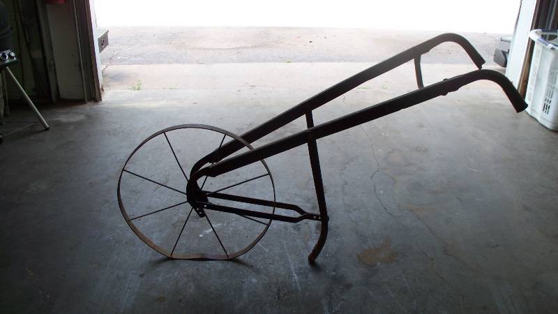 lot 4 image: Vintage Cultivator