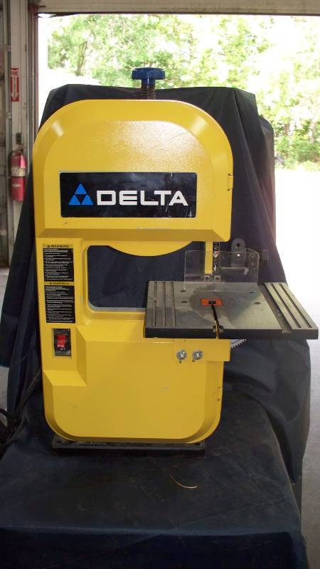 lot 6 image: Delta Band saw
