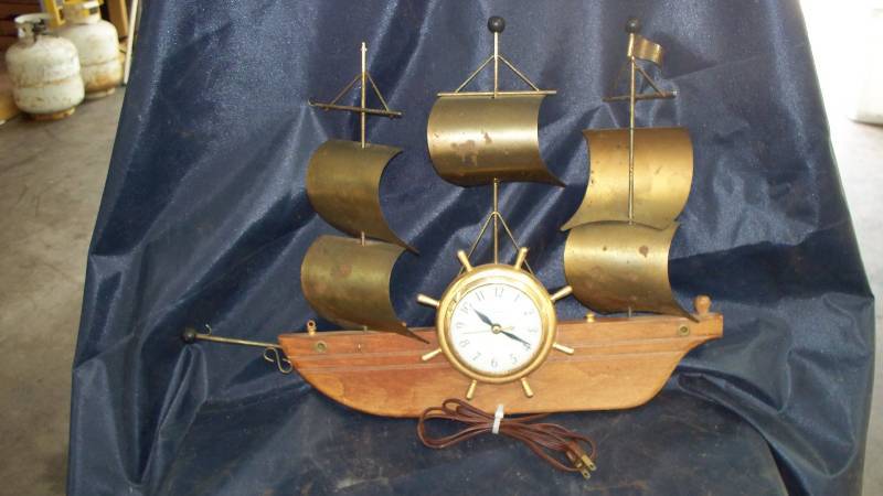 lot 8 image: Ship Clock