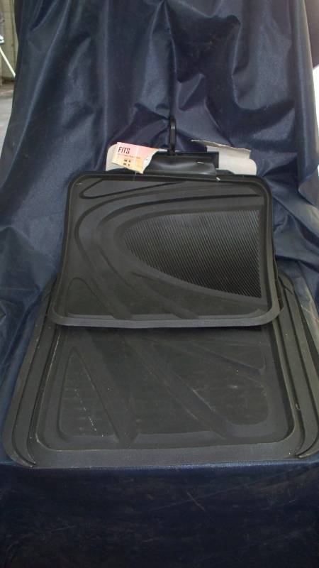 lot 14 image: Floor Mats