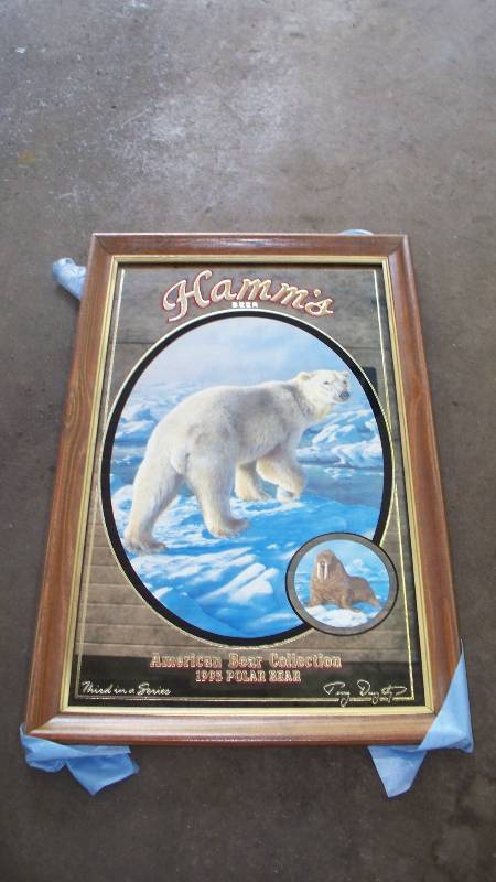 lot 26 image: Hamms Beer