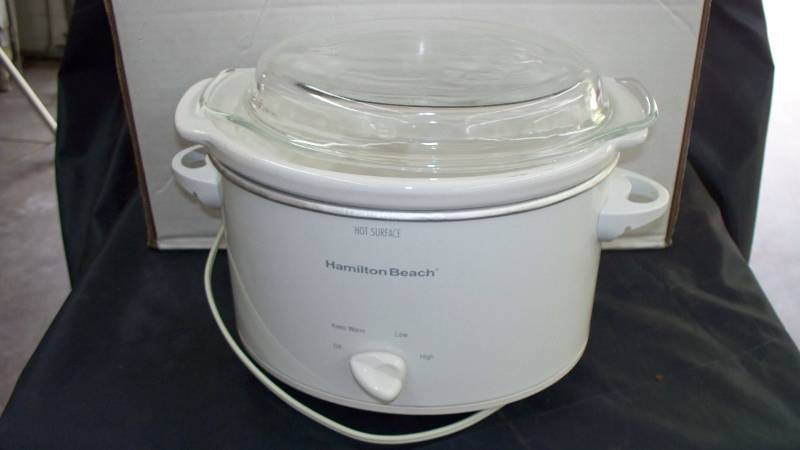 lot 32 image: Crock Pot