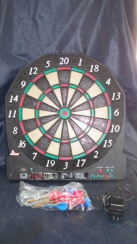 lot 34 image: Dart Board