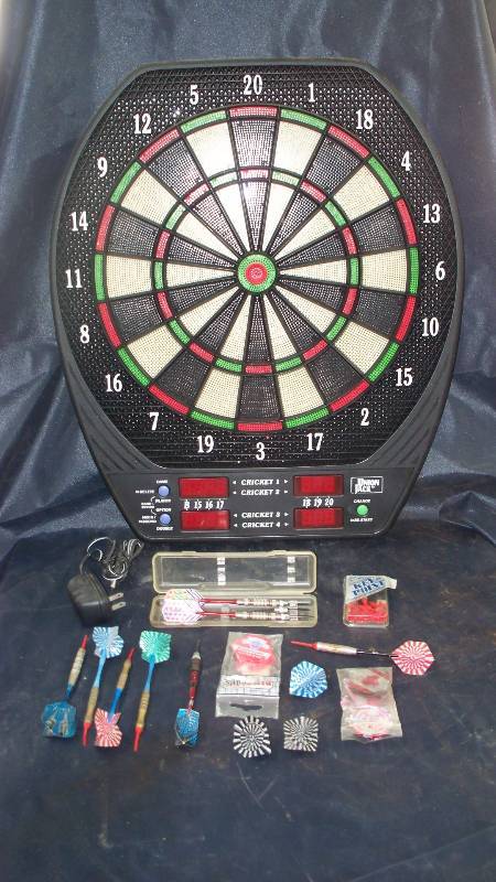 lot 39 image: Dart Board