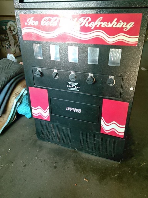 Awesome COMBO SODA (BBER) VENDING MACHINE WITH 9 SELECTION SNACK MACHINE-LIKE NEW