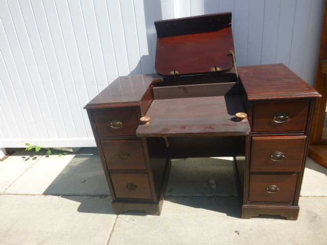 lot 16 image: Cherry Wood Desk