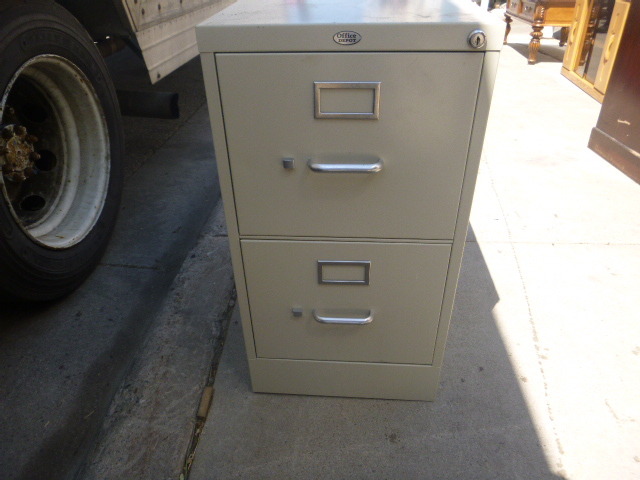 lot 26 image: 2 Drawer File Cabinets