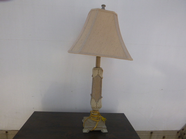 lot 29 image: Table Lamp