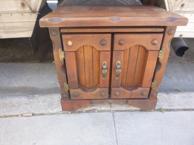lot 31 image: Night Stand