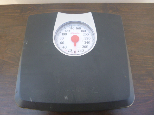 lot 38 image: Sunbeam Bath Scale