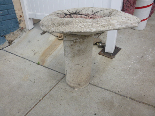 lot 61 image: Bird Bath