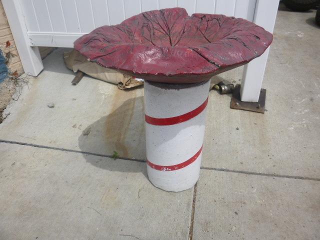 lot 62 image: Bird Bath