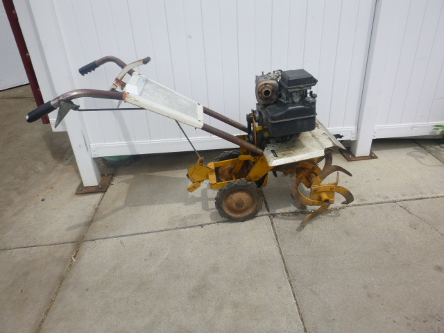lot 65 image: IH Front-Tine Tiller