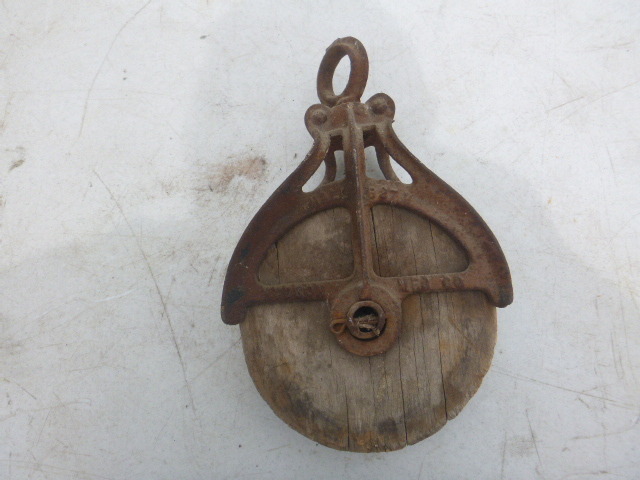 lot 68 image: Vintage Pulley