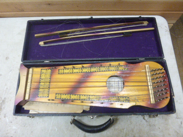 lot 80 image: Vintage Violin-Uke by Marxochime Colony