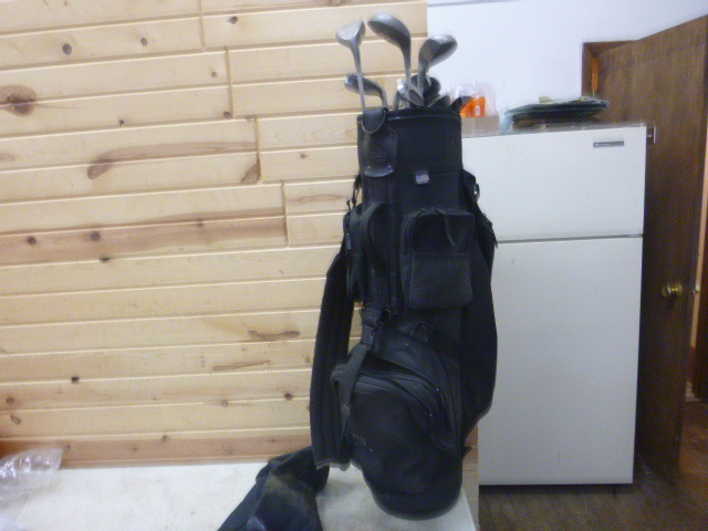 lot 86 image: Golf Clubs