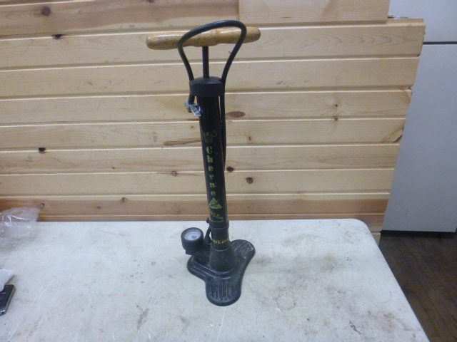 lot 89 image: Hand Air Pump.