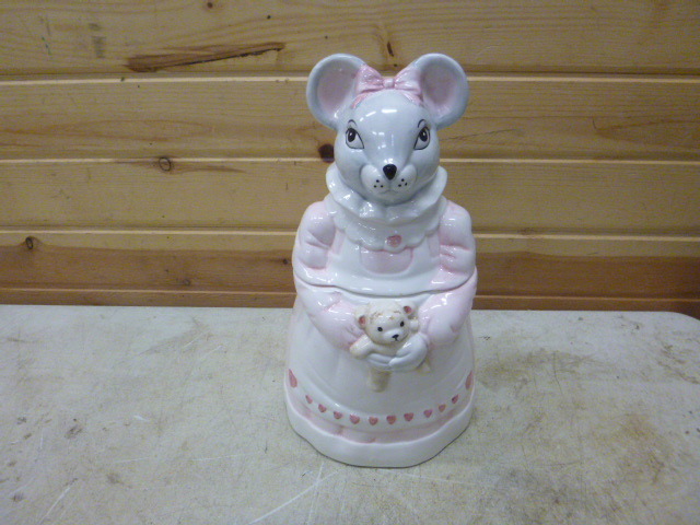 lot 92 image: Mouse Cookie Jar