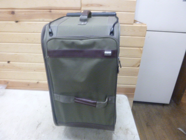 lot 93 image: American Tourister Suitcase