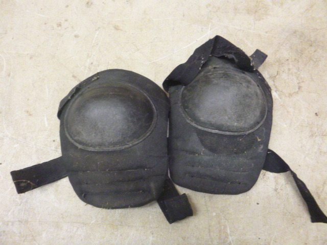 lot 94 image: Knee Pads
