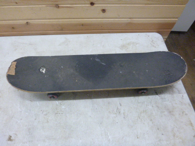 lot 95 image: Skateboard