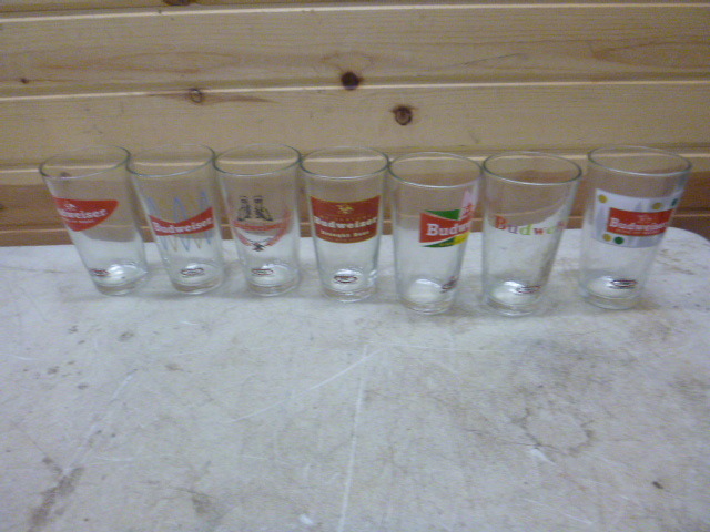 lot 99 image: 7 Budweiser Glasses
