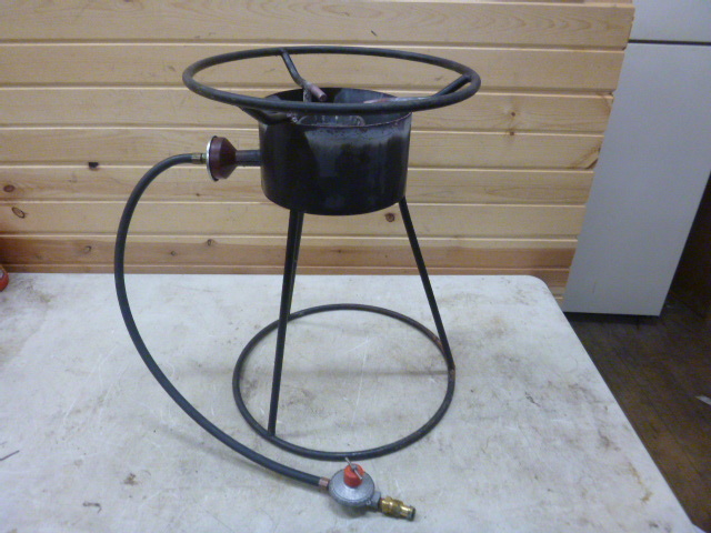 lot 104 image: Outdoor Cooker