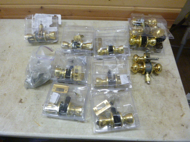 lot 108 image: Miscellaneous Door Knobs