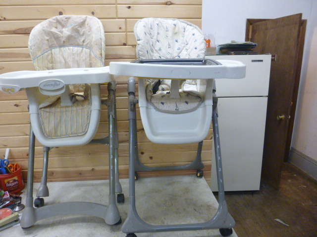 lot 109 image: 2 High Chairs
