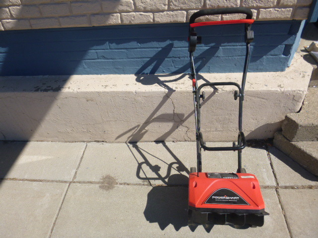 lot 119 image: PowerSmart Snow Thrower