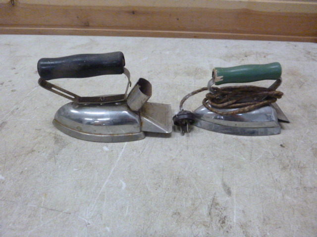 lot 127 image: 2 Vintage Irons