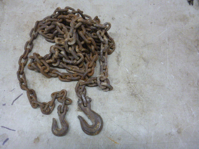 lot 156 image: Log Chain