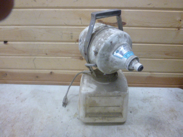 lot 165 image: Root-Lowell Atomist Fly Sprayer