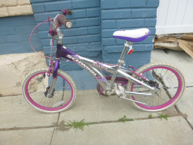 lot 171 image: Schwinn Super Star Bicycle