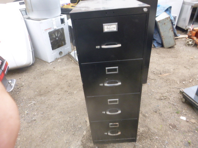 lot 177 image: 4 Drawer File Cabinet