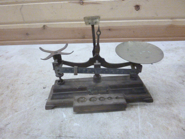 lot 185 image: Henry Troemner Vintage Scale