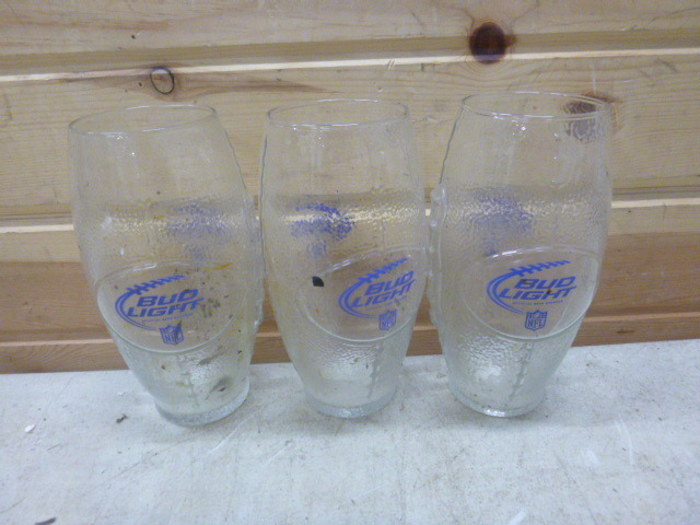 lot 200 image: 3 Bud Light Beer Glasses