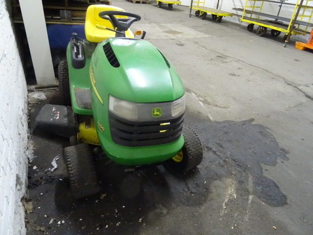 John Deere Lawn Tractor